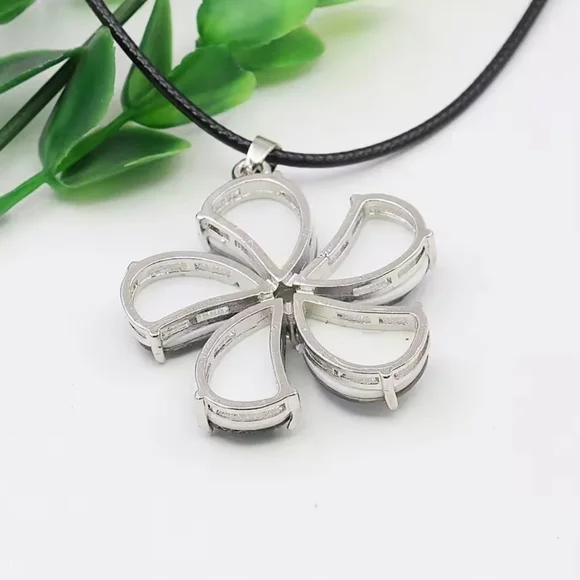 NATURAL Multi-color Abalone Shell Flower Shaped Pendant With Rhinestone - Picture 4 of 7